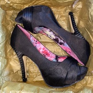 Madden Girl black heels